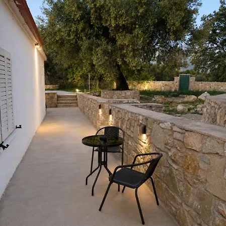 Himaras Retreat *