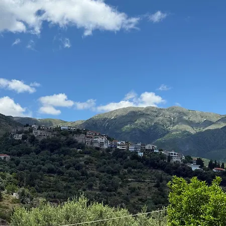 Konukevi Himaras Retreat Himarë